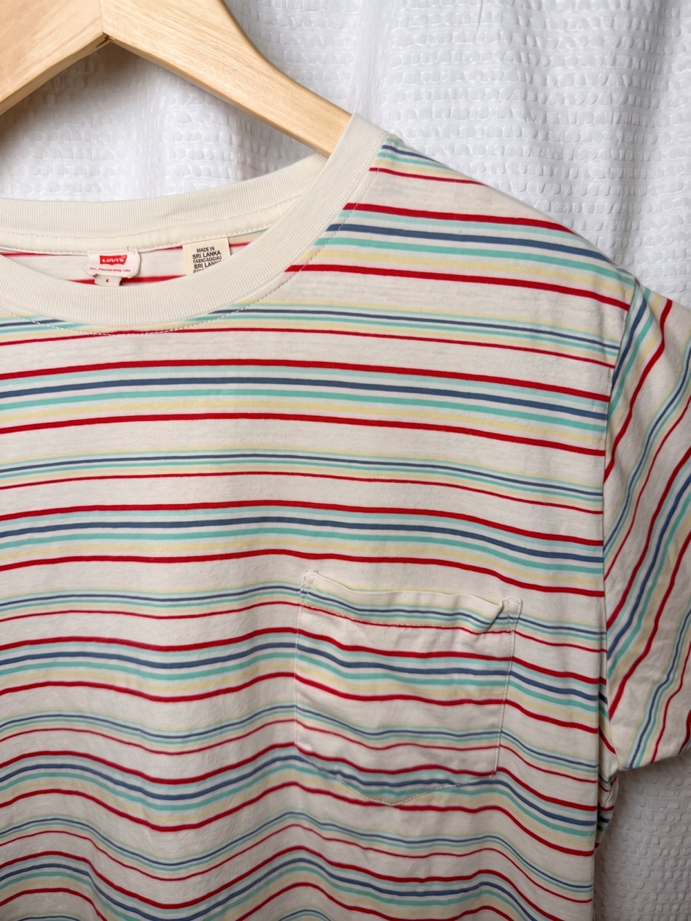 Levi's Striped Crewneck Pocket Tee White Multicolor Ladies Large Great Condition - Picture 2 of 5